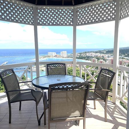 Oceanbreeze Jamaica Penthouse, 7-Minute Walk To Beach Ocho Rios Buitenkant foto