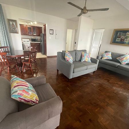 Oceanbreeze Jamaica Penthouse, 7-Minute Walk To Beach Ocho Rios Buitenkant foto