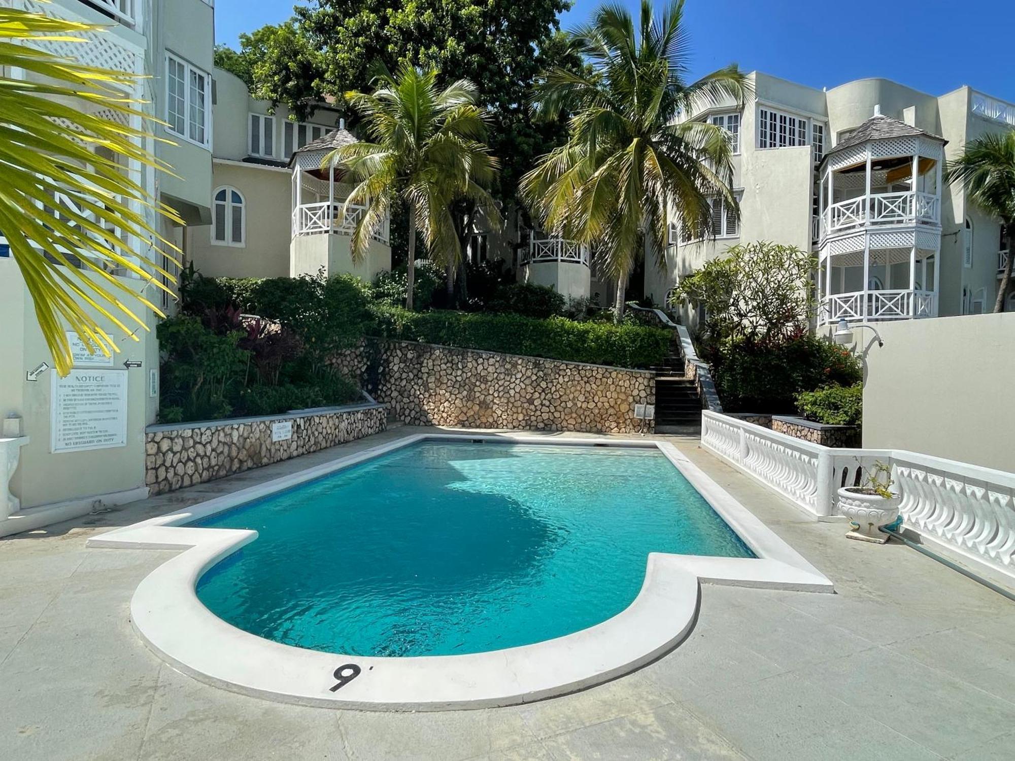 Oceanbreeze Jamaica Penthouse, 7-Minute Walk To Beach Ocho Rios Buitenkant foto