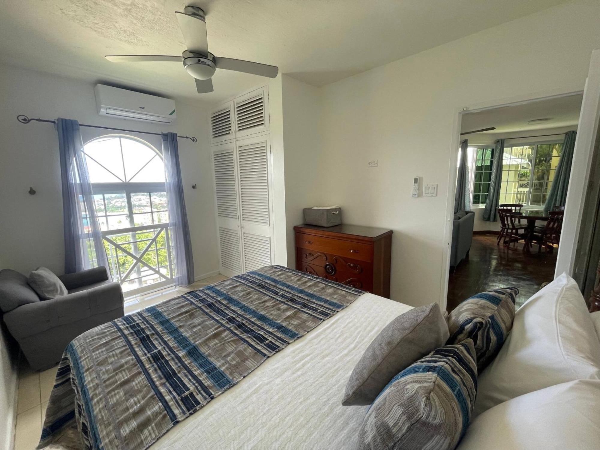 Oceanbreeze Jamaica Penthouse, 7-Minute Walk To Beach Ocho Rios Buitenkant foto
