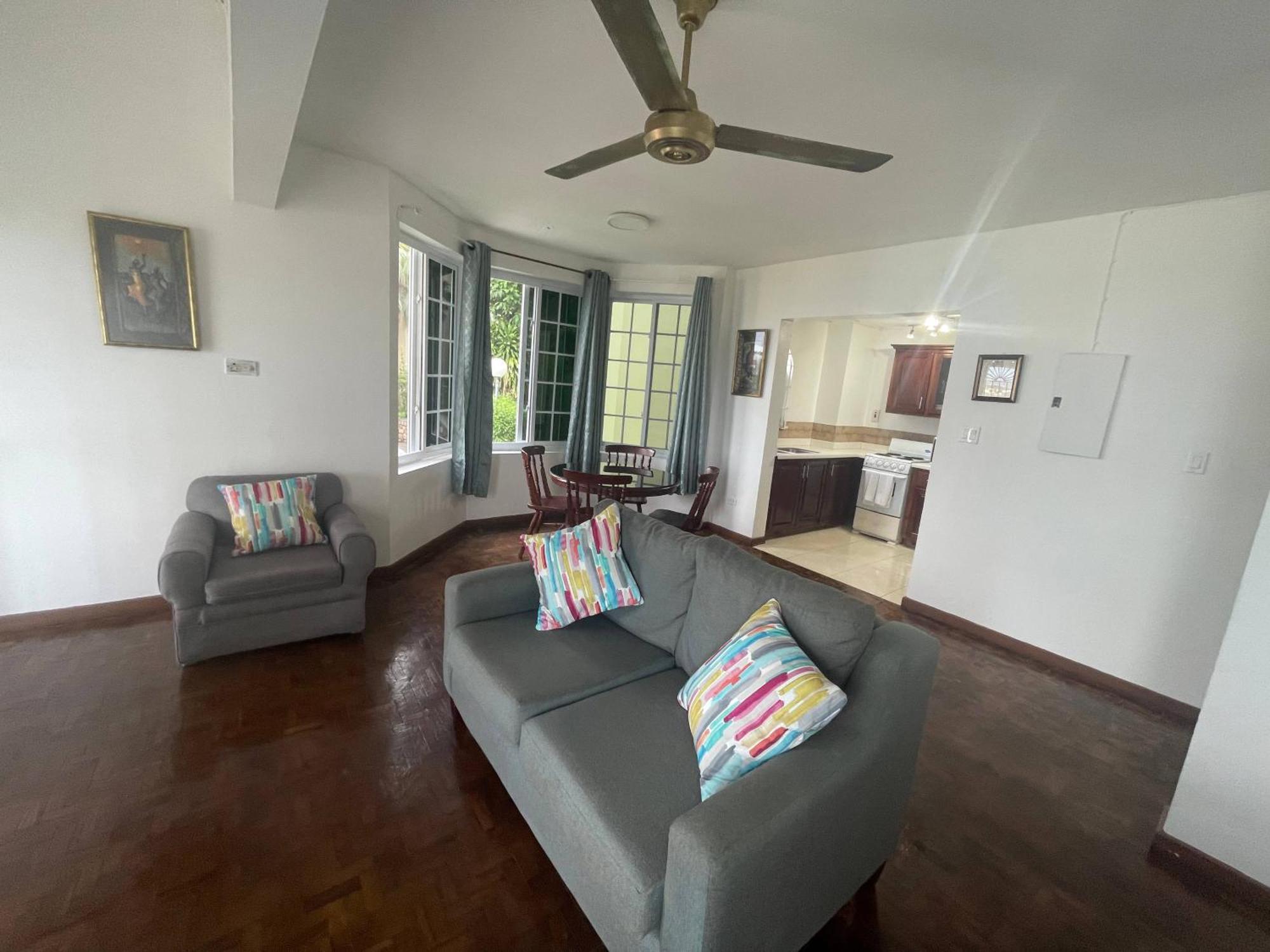 Oceanbreeze Jamaica Penthouse, 7-Minute Walk To Beach Ocho Rios Buitenkant foto