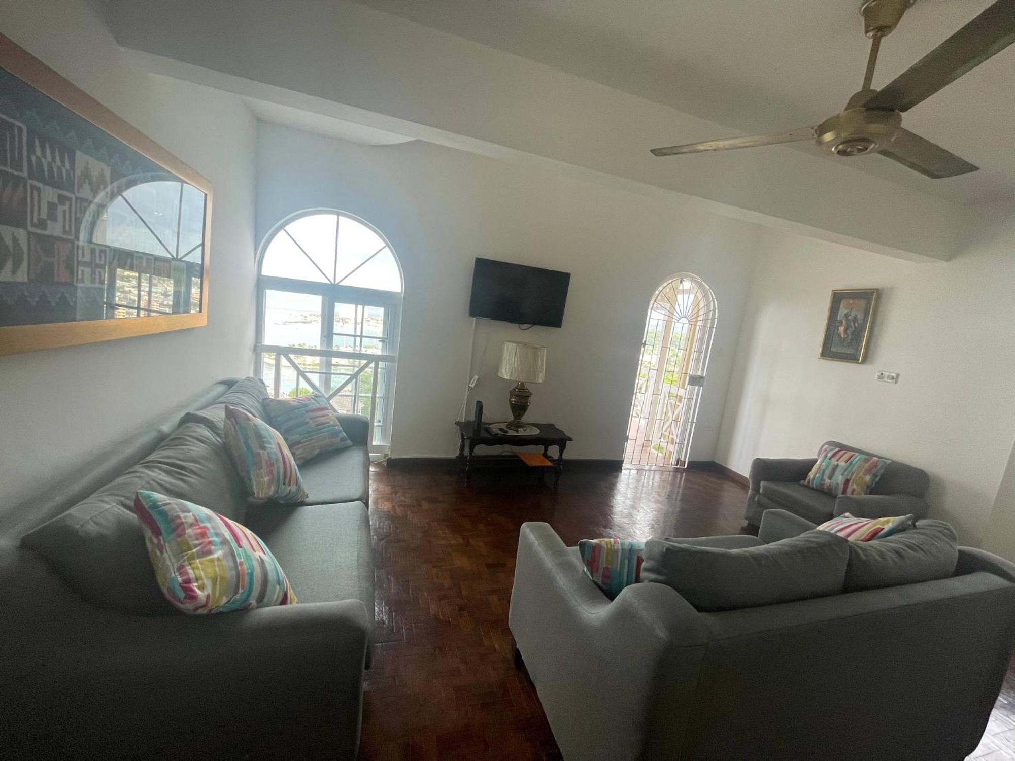 Oceanbreeze Jamaica Penthouse, 7-Minute Walk To Beach Ocho Rios Buitenkant foto