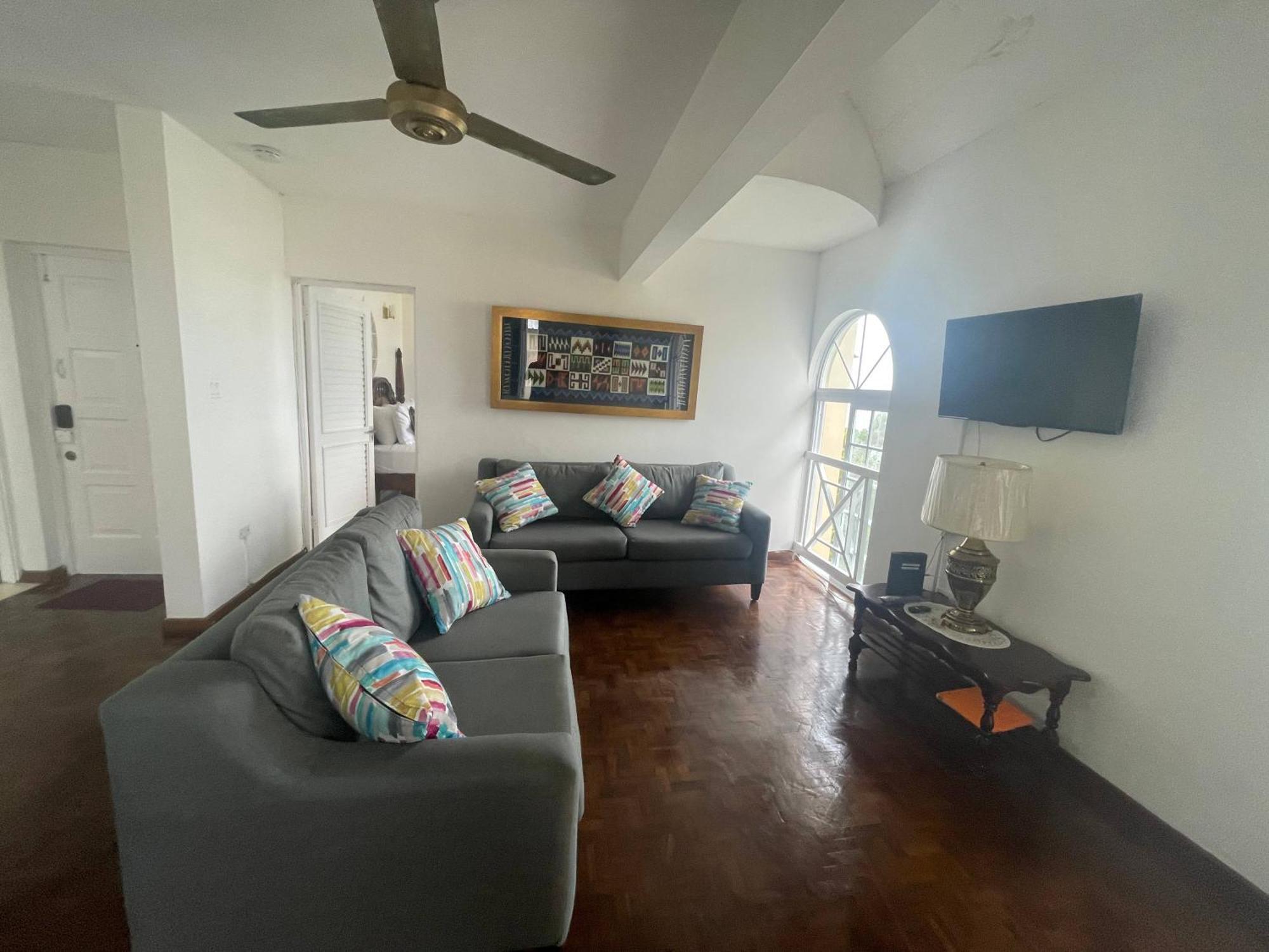 Oceanbreeze Jamaica Penthouse, 7-Minute Walk To Beach Ocho Rios Buitenkant foto